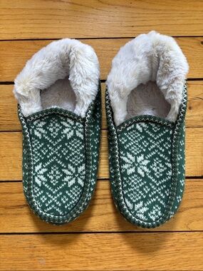Women’s Green Fuzzy-Lined Knit Slipper Shoes